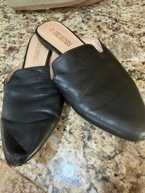 Dream Pairs Black Pointed Slip-On Mules